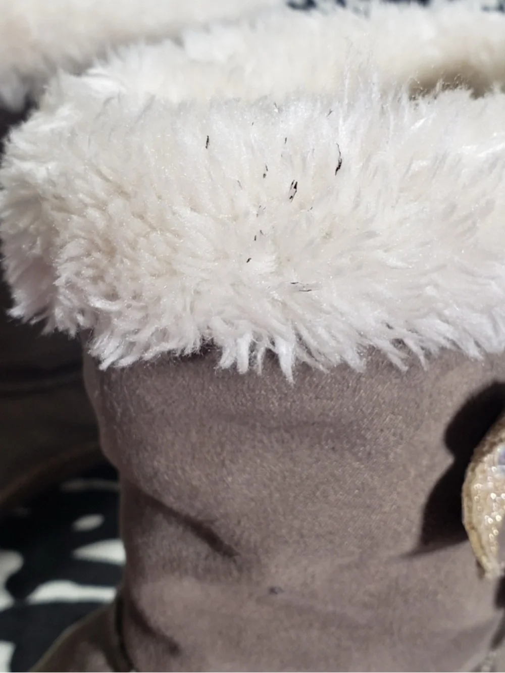 (0008) Girls: 3 Med Unbranded Faux Fur Boots- Y3